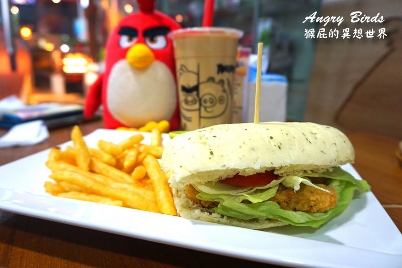 Angry Birds憤怒鳥主題餐廳|台中美食,精明一街超迷你可愛餐廳,有賣早午餐、甜點、飲料等 @猴屁的異想世界 Angry Birds憤怒鳥主題餐廳|台中美食,精明一街超迷你可愛餐廳,有賣早午餐、甜點、飲料等 @猴屁的異想世界