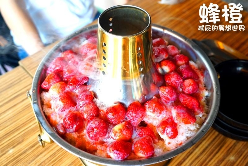 蜂橙複合式餐飲|朝聖台南傳說中的草莓火鍋,超狂草莓火山冰,台南IG打卡美食 @猴屁的異想世界 蜂橙複合式餐飲|朝聖台南傳說中的草莓火鍋,超狂草莓火山冰,台南IG打卡美食 @猴屁的異想世界