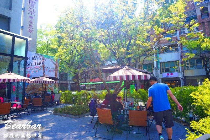 Bearbar熊吧餐酒館|台中超夯親子餐廳,有兩層樓高溜滑梯還有沙堆,義大利麵好吃 @猴屁的異想世界 Bearbar熊吧餐酒館|台中超夯親子餐廳,有兩層樓高溜滑梯還有沙堆,義大利麵好吃 @猴屁的異想世界