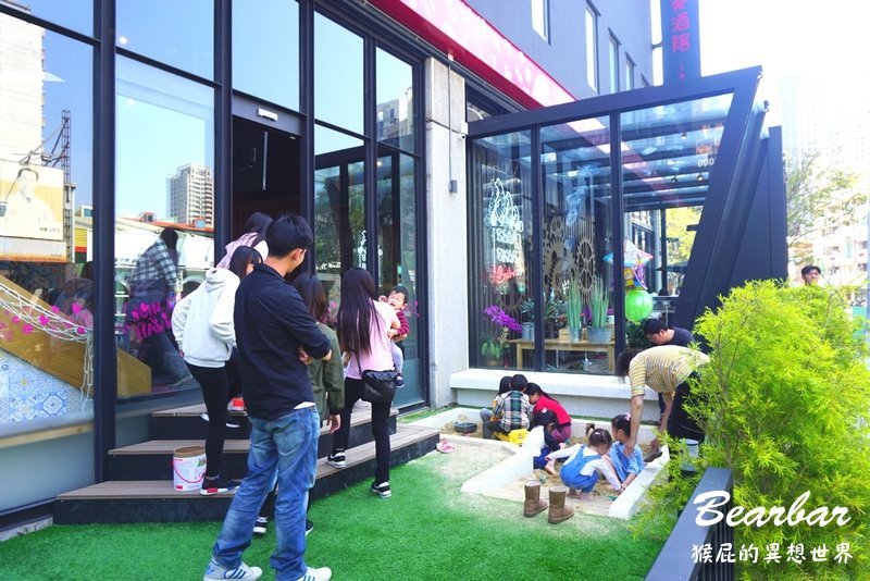 Bearbar熊吧餐酒館|台中超夯親子餐廳,有兩層樓高溜滑梯還有沙堆,義大利麵好吃 @猴屁的異想世界 Bearbar熊吧餐酒館|台中超夯親子餐廳,有兩層樓高溜滑梯還有沙堆,義大利麵好吃 @猴屁的異想世界