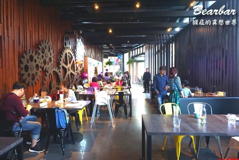 Bearbar熊吧餐酒館|台中超夯親子餐廳,有兩層樓高溜滑梯還有沙堆,義大利麵好吃 @猴屁的異想世界 Bearbar熊吧餐酒館|台中超夯親子餐廳,有兩層樓高溜滑梯還有沙堆,義大利麵好吃 @猴屁的異想世界