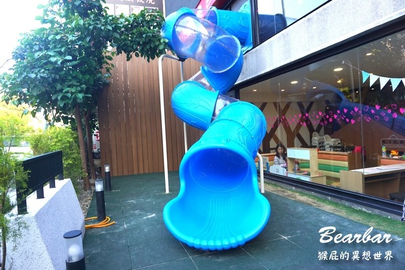 Bearbar熊吧餐酒館|台中超夯親子餐廳,有兩層樓高溜滑梯還有沙堆,義大利麵好吃 @猴屁的異想世界 Bearbar熊吧餐酒館|台中超夯親子餐廳,有兩層樓高溜滑梯還有沙堆,義大利麵好吃 @猴屁的異想世界