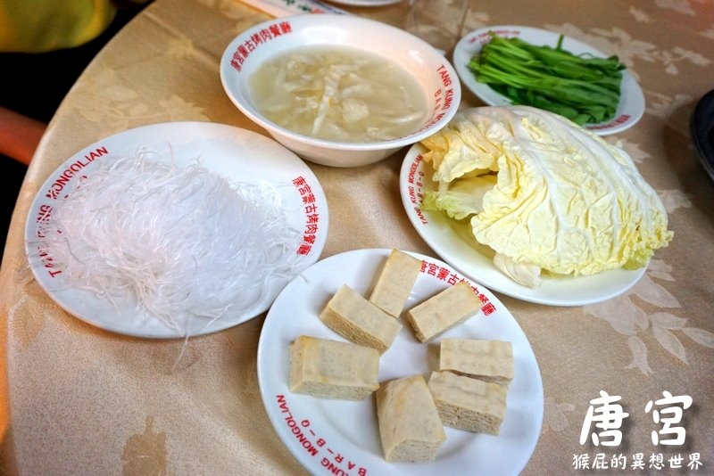唐宮蒙古烤肉|台北吃到飽推薦,主打蒙古烤肉跟酸菜白肉鍋吃到飽,夾燒餅吃更好吃 @猴屁的異想世界 唐宮蒙古烤肉|台北吃到飽推薦,主打蒙古烤肉跟酸菜白肉鍋吃到飽,夾燒餅吃更好吃 @猴屁的異想世界