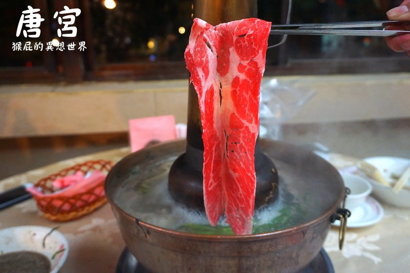 唐宮蒙古烤肉|台北吃到飽推薦,主打蒙古烤肉跟酸菜白肉鍋吃到飽,夾燒餅吃更好吃 @猴屁的異想世界 唐宮蒙古烤肉|台北吃到飽推薦,主打蒙古烤肉跟酸菜白肉鍋吃到飽,夾燒餅吃更好吃 @猴屁的異想世界