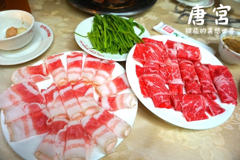 唐宮蒙古烤肉|台北吃到飽推薦,主打蒙古烤肉跟酸菜白肉鍋吃到飽,夾燒餅吃更好吃 @猴屁的異想世界 唐宮蒙古烤肉|台北吃到飽推薦,主打蒙古烤肉跟酸菜白肉鍋吃到飽,夾燒餅吃更好吃 @猴屁的異想世界