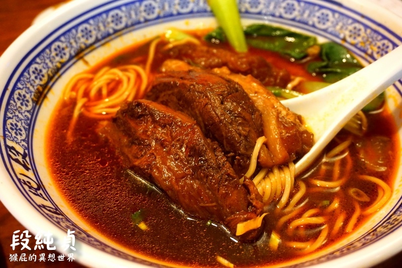 段純貞牛肉麵|台中網路10大人氣牛肉麵,聽說是新竹第一名牛肉麵,在台中廣三SOGO @猴屁的異想世界 【台中美食】網路十大人氣牛肉麵之段純貞牛肉麵!聽說是新竹第一名牛肉麵!在台中SOGO的14樓美食街!(台中美食、台中餐廳)