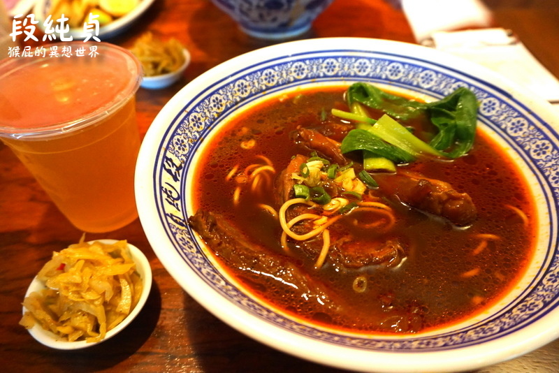 段純貞牛肉麵|台中網路10大人氣牛肉麵,聽說是新竹第一名牛肉麵,在台中廣三SOGO @猴屁的異想世界 段純貞牛肉麵|台中網路10大人氣牛肉麵,聽說是新竹第一名牛肉麵,在台中廣三SOGO @猴屁的異想世界