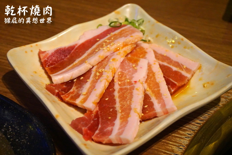 乾杯燒肉 ATT4FUN 店｜台北信義燒肉餐廳，超酷燒肉蛋糕只送不賣，台北慶生聚餐推薦 @猴屁的異想世界