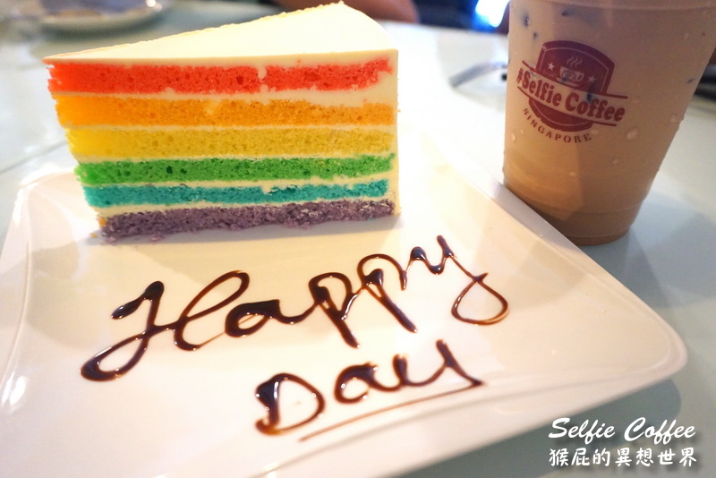 【新加坡自由行】Selfie Coffee彩虹蛋糕+自拍拉花咖啡！自拍照竟然變成拉花咖啡！彩虹巷(哈芝巷)吃彩虹蛋糕！(新加坡武吉士站) @猴屁的異想世界