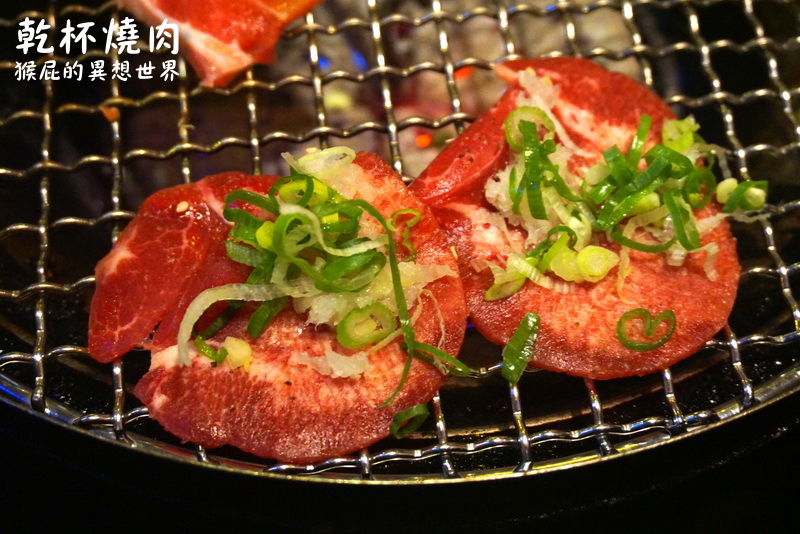 乾杯燒肉 ATT4FUN 店｜台北信義燒肉餐廳，超酷燒肉蛋糕只送不賣，台北慶生聚餐推薦 @猴屁的異想世界
