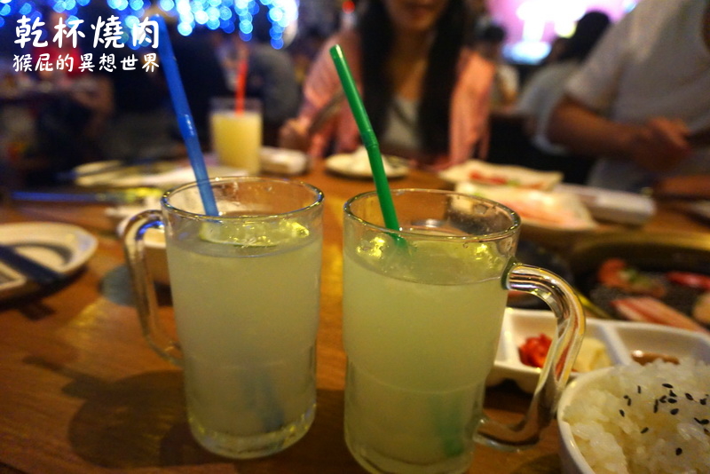 乾杯燒肉 ATT4FUN 店｜台北信義燒肉餐廳，超酷燒肉蛋糕只送不賣，台北慶生聚餐推薦 @猴屁的異想世界