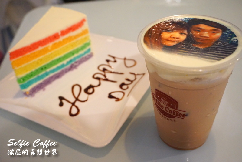 【新加坡自由行】Selfie Coffee彩虹蛋糕+自拍拉花咖啡！自拍照竟然變成拉花咖啡！彩虹巷(哈芝巷)吃彩虹蛋糕！(新加坡武吉士站) @猴屁的異想世界