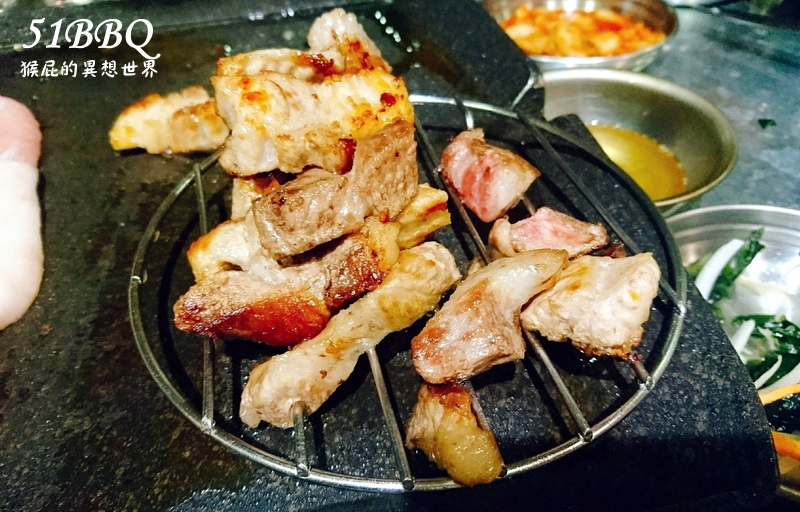 【新北永和】永和新開韓式餐廳-51BBQ韓式烤肉！老工廠廢墟風韓式燒肉！近樂華夜市！(中永和美食、中永和餐廳) @猴屁的異想世界