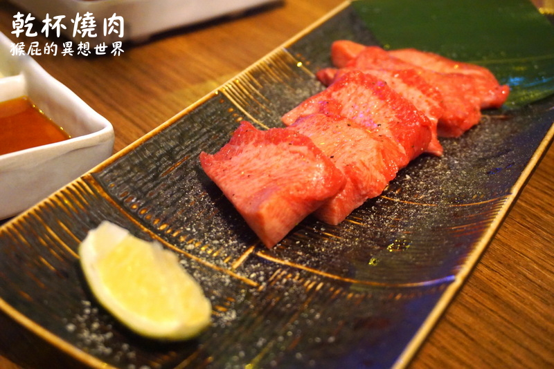 乾杯燒肉 ATT4FUN 店｜台北信義燒肉餐廳，超酷燒肉蛋糕只送不賣，台北慶生聚餐推薦 @猴屁的異想世界