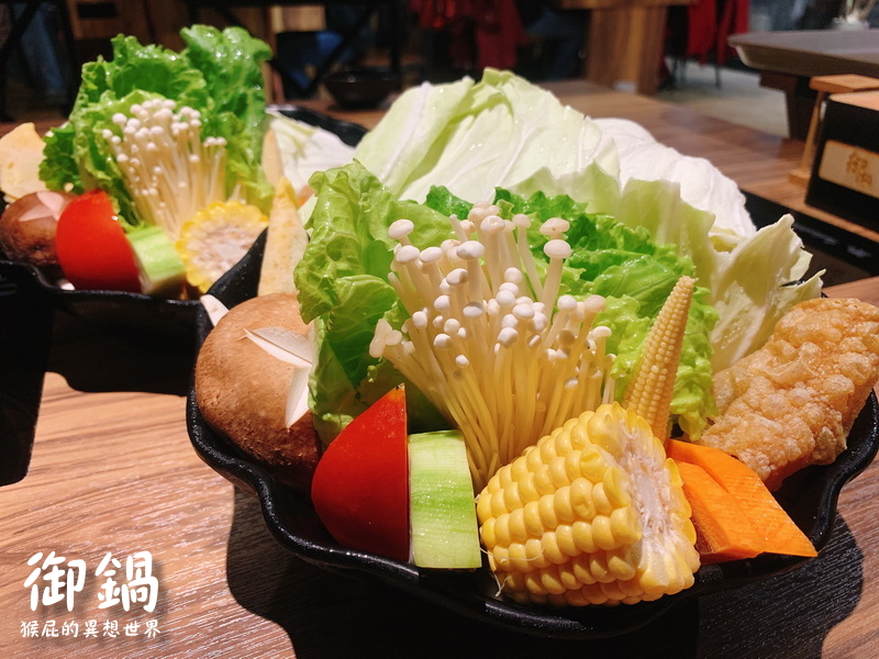 御鍋黑毛和牛精緻幸福鍋物|東區火鍋店,雙人豪華海陸套餐超彭湃,環境優適合聚餐 @猴屁的異想世界 御鍋黑毛和牛精緻幸福鍋物|東區火鍋店,雙人豪華海陸套餐超彭湃,環境優適合聚餐 @猴屁的異想世界