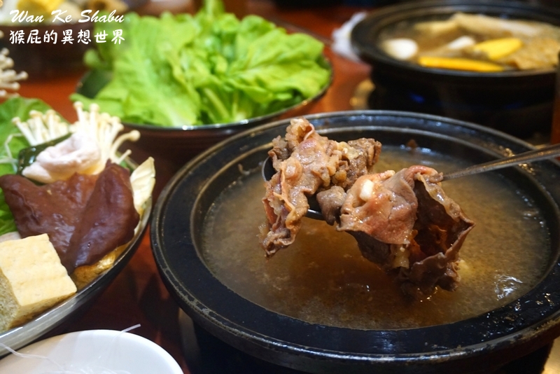 萬客什鍋青海店|台中超紅排隊火鍋店,招牌燒酒雞加炸蛋必點,營業到凌晨5點,台中宵夜推薦 @猴屁的異想世界 萬客什鍋青海店|台中超紅排隊火鍋店,招牌燒酒雞加炸蛋必點,營業到凌晨5點,台中宵夜推薦 @猴屁的異想世界