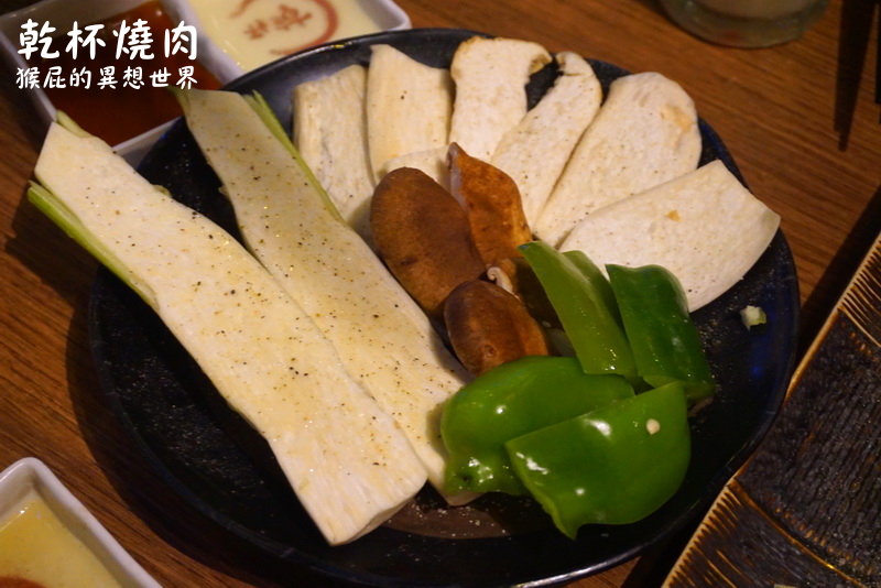 乾杯燒肉 ATT4FUN 店｜台北信義燒肉餐廳，超酷燒肉蛋糕只送不賣，台北慶生聚餐推薦 @猴屁的異想世界