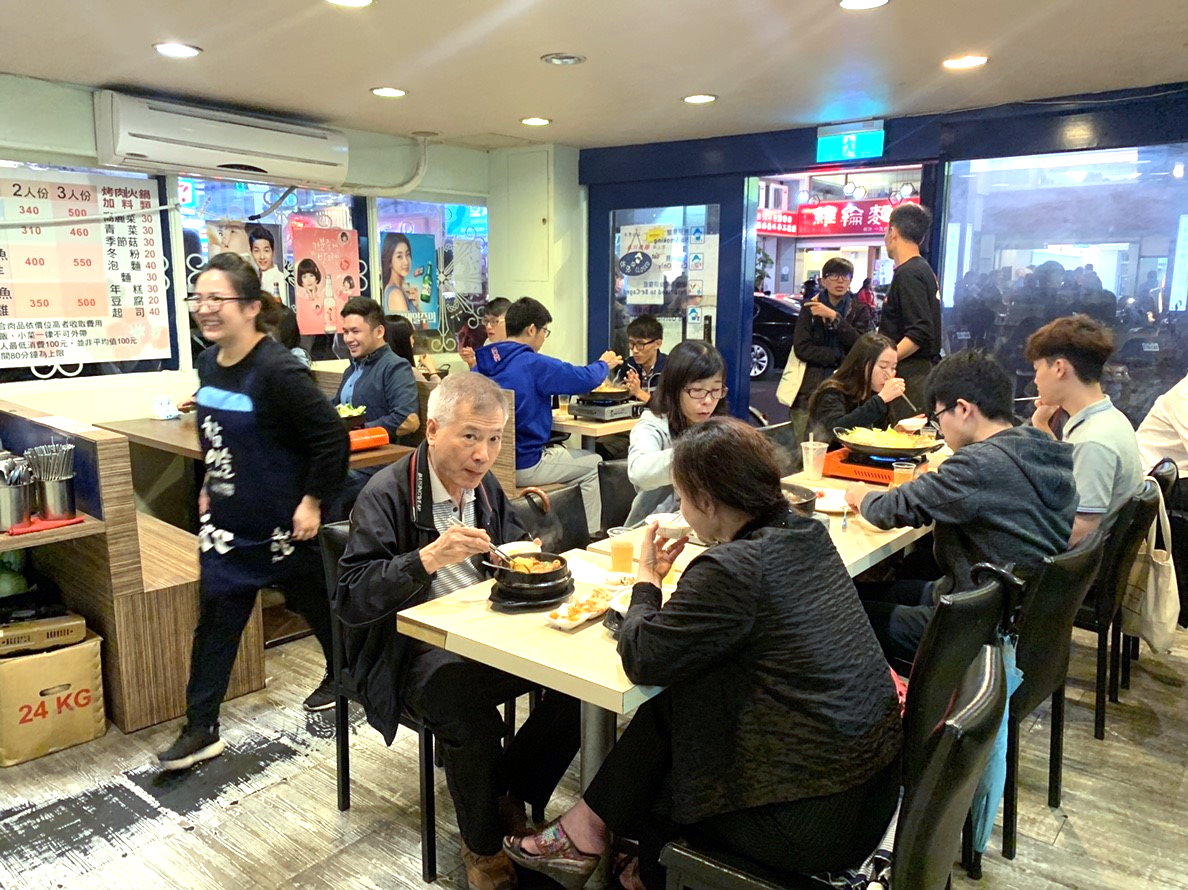 小飯館兒|公館韓式料理推薦,白飯小菜吃到飽CP值超高,飲料無限續,生意超好大排長龍 @猴屁的異想世界 小飯館兒|公館韓式料理推薦,白飯小菜吃到飽CP值超高,飲料無限續,生意超好大排長龍 @猴屁的異想世界