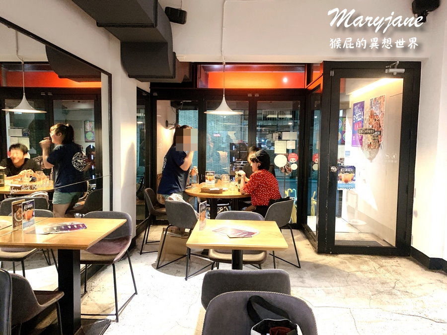 瑪莉珍披薩師大店｜師大有名的披薩專賣店，平價好吃環境優，學生最愛12吋披薩240元起 @猴屁的異想世界