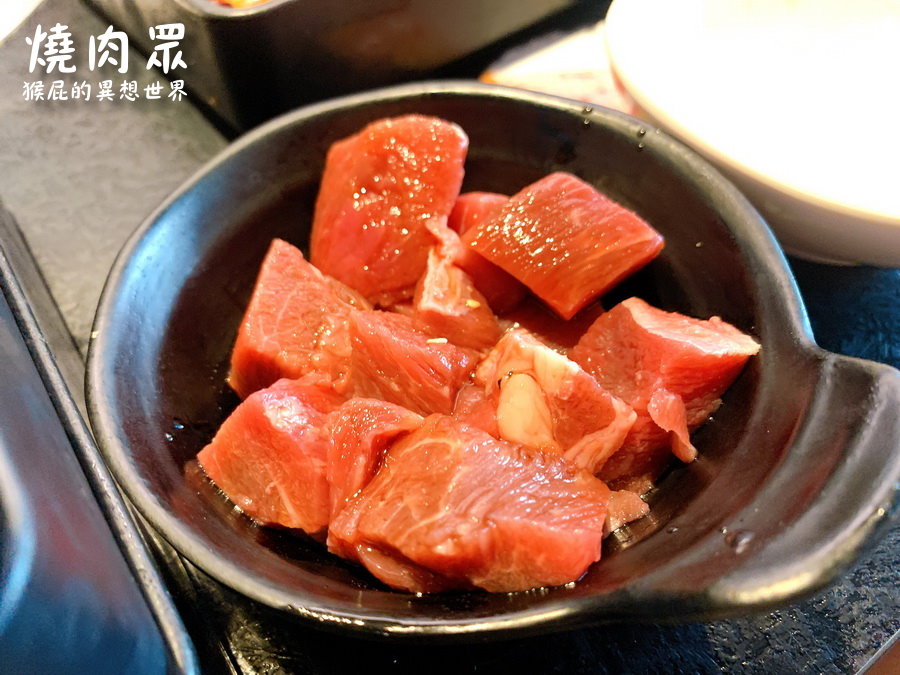 燒肉眾精緻炭火燒肉｜台中燒肉吃到飽推薦，壽星6折優惠超划算，中秋烤肉首選 @猴屁的異想世界