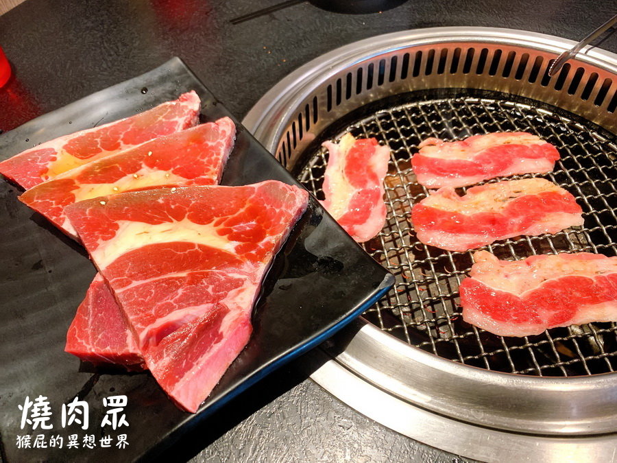 燒肉眾精緻炭火燒肉｜台中燒肉吃到飽推薦，壽星6折優惠超划算，中秋烤肉首選 @猴屁的異想世界