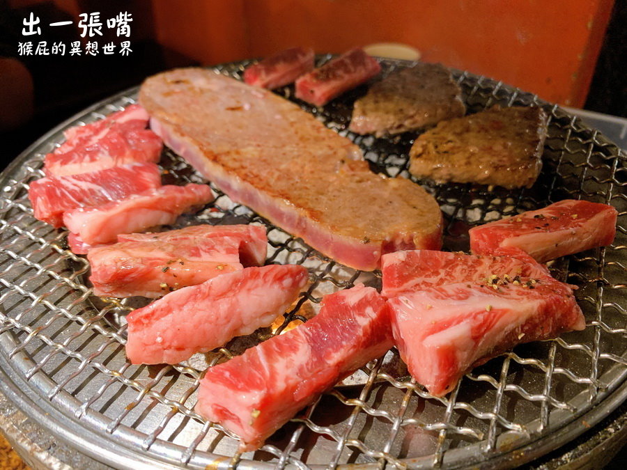 台中出一張嘴燒肉｜蝦子剝好殼超貼心，還有莫凡比冰淇淋、自製蜂蜜冰，一口酥超涮嘴！ @猴屁的異想世界
