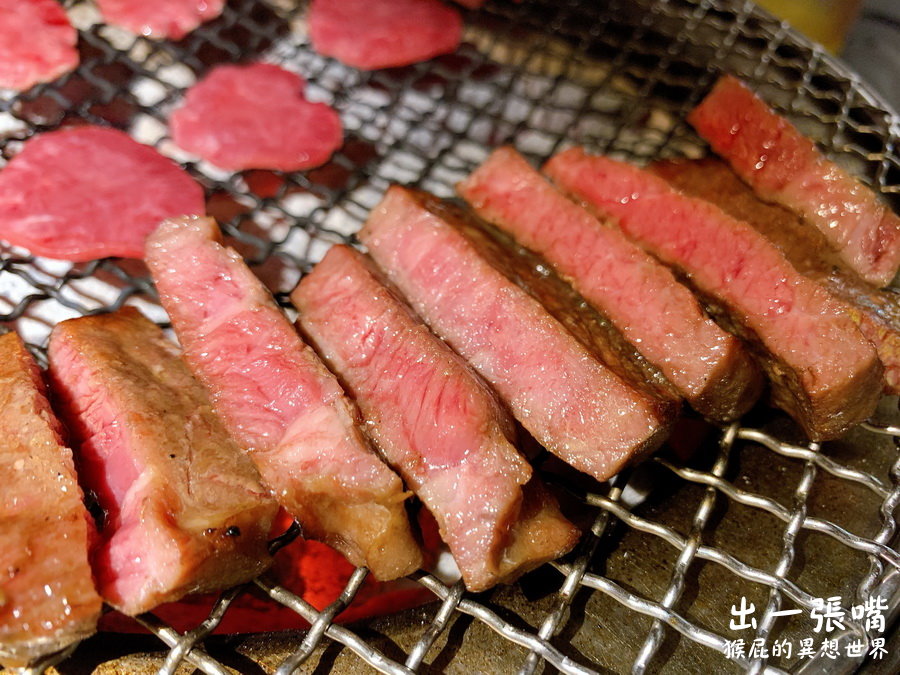 台中出一張嘴燒肉｜蝦子剝好殼超貼心，還有莫凡比冰淇淋、自製蜂蜜冰，一口酥超涮嘴！ @猴屁的異想世界