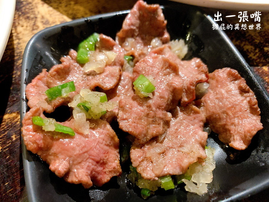 台中出一張嘴燒肉｜蝦子剝好殼超貼心，還有莫凡比冰淇淋、自製蜂蜜冰，一口酥超涮嘴！ @猴屁的異想世界