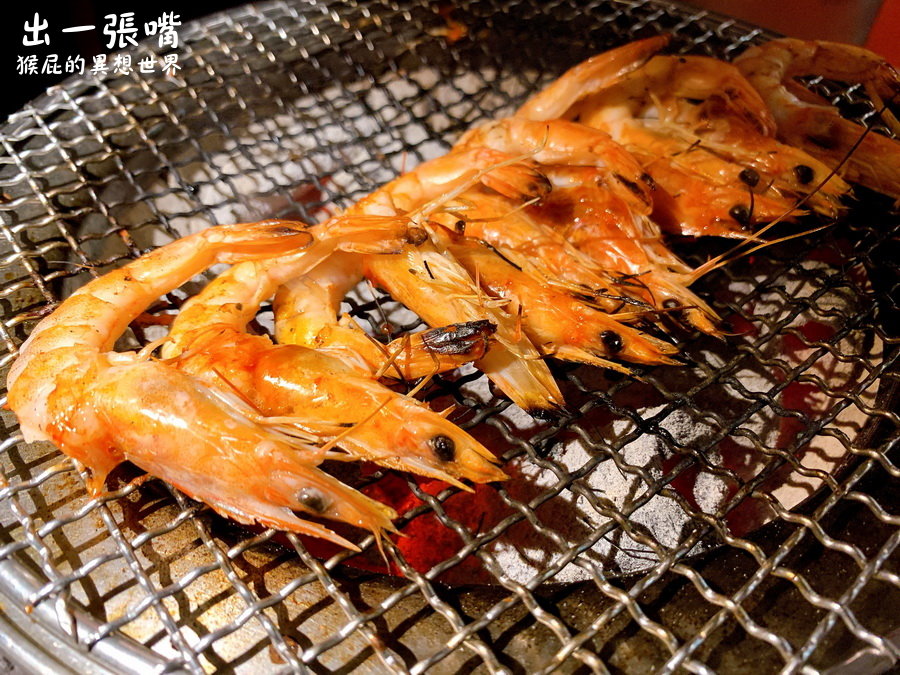 台中出一張嘴燒肉｜蝦子剝好殼超貼心，還有莫凡比冰淇淋、自製蜂蜜冰，一口酥超涮嘴！ @猴屁的異想世界