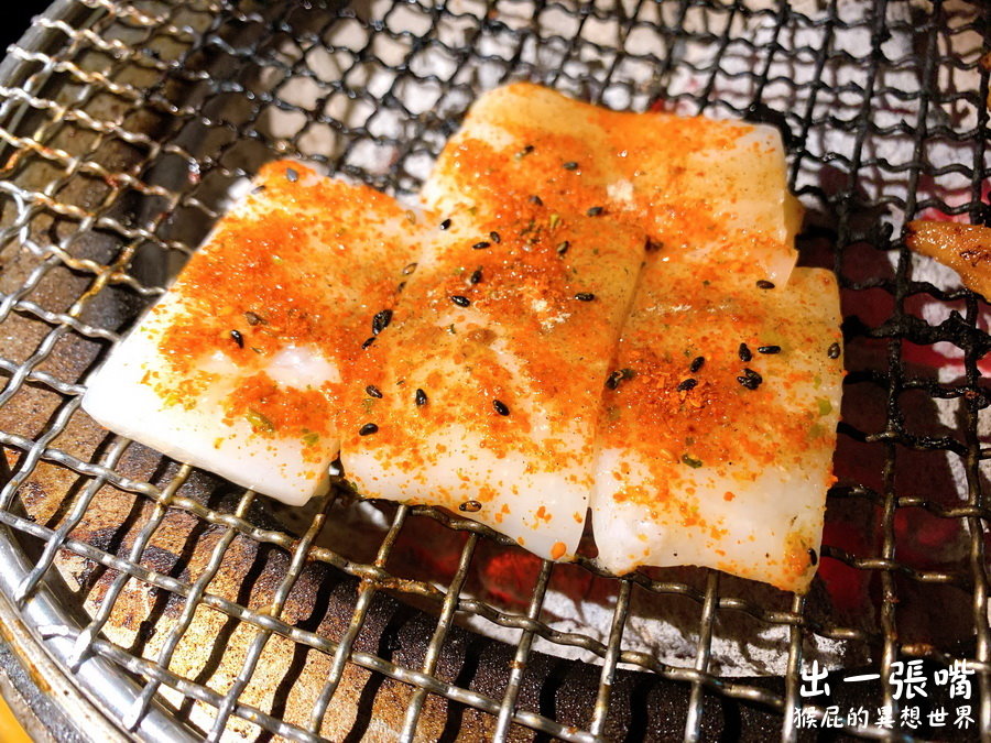 台中出一張嘴燒肉｜蝦子剝好殼超貼心，還有莫凡比冰淇淋、自製蜂蜜冰，一口酥超涮嘴！ @猴屁的異想世界