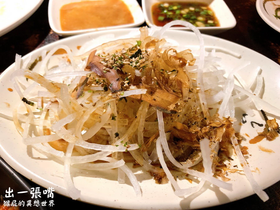 台中出一張嘴燒肉｜蝦子剝好殼超貼心，還有莫凡比冰淇淋、自製蜂蜜冰，一口酥超涮嘴！ @猴屁的異想世界