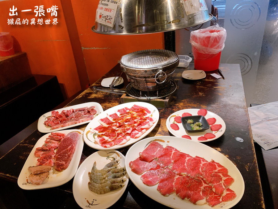 台中出一張嘴燒肉｜蝦子剝好殼超貼心，還有莫凡比冰淇淋、自製蜂蜜冰，一口酥超涮嘴！ @猴屁的異想世界