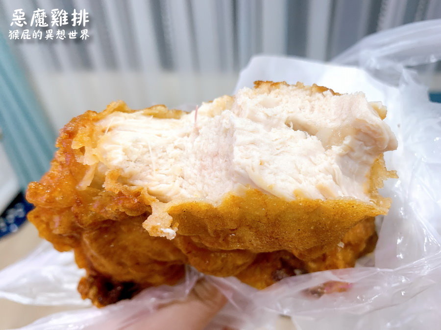 惡魔雞排逢甲總店｜台中逢甲夜市必吃，100元超厚切雞排，肉厚多汁大塊、梅子口味新登場 @猴屁的異想世界