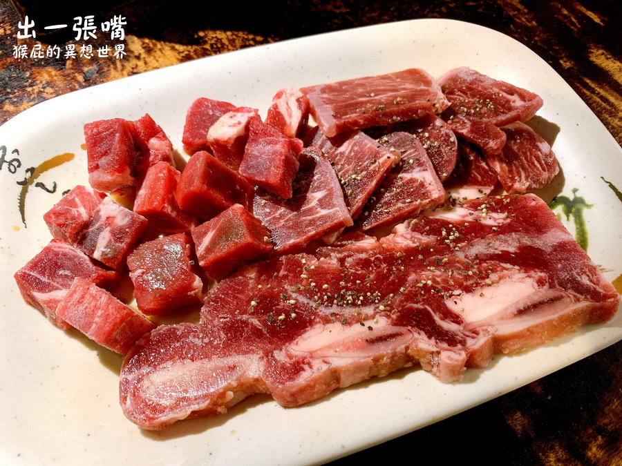 台中出一張嘴燒肉｜蝦子剝好殼超貼心，還有莫凡比冰淇淋、自製蜂蜜冰，一口酥超涮嘴！ @猴屁的異想世界