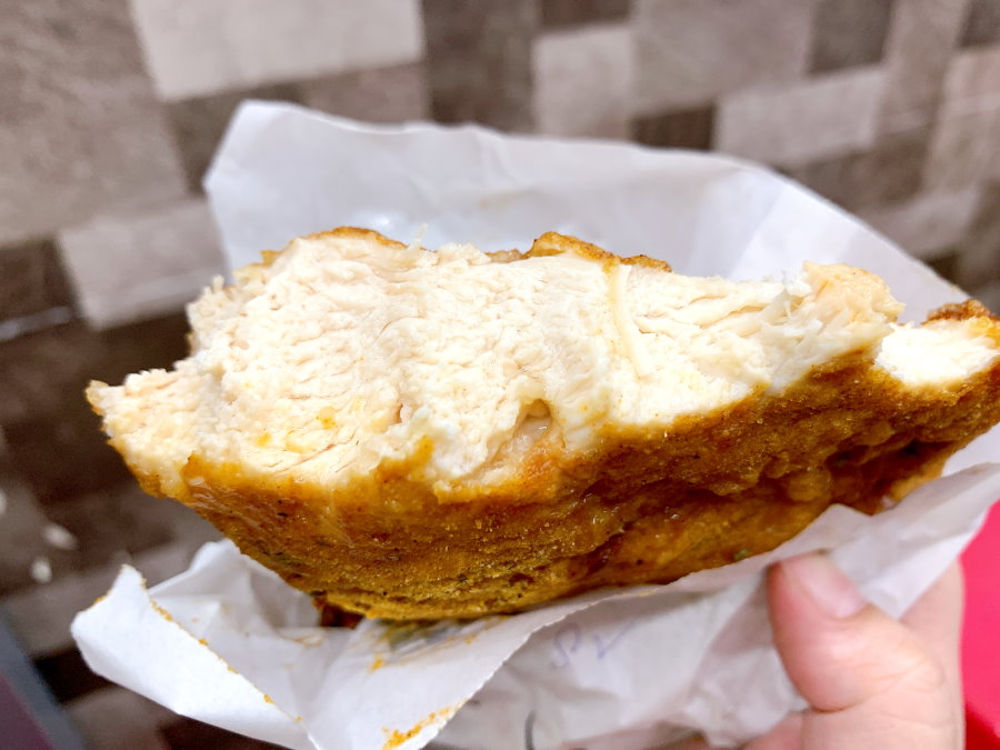 惡魔雞排逢甲總店｜台中逢甲夜市必吃，100元超厚切雞排，肉厚多汁大塊、梅子口味新登場 @猴屁的異想世界