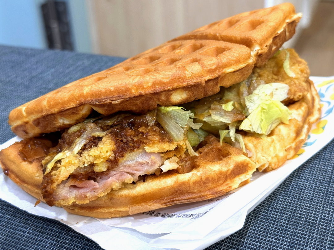 小木屋鬆餅台中精誠店｜學生最愛超人氣銅板美食下午茶甜點，鬆餅口味多樣化又便宜 @猴屁的異想世界