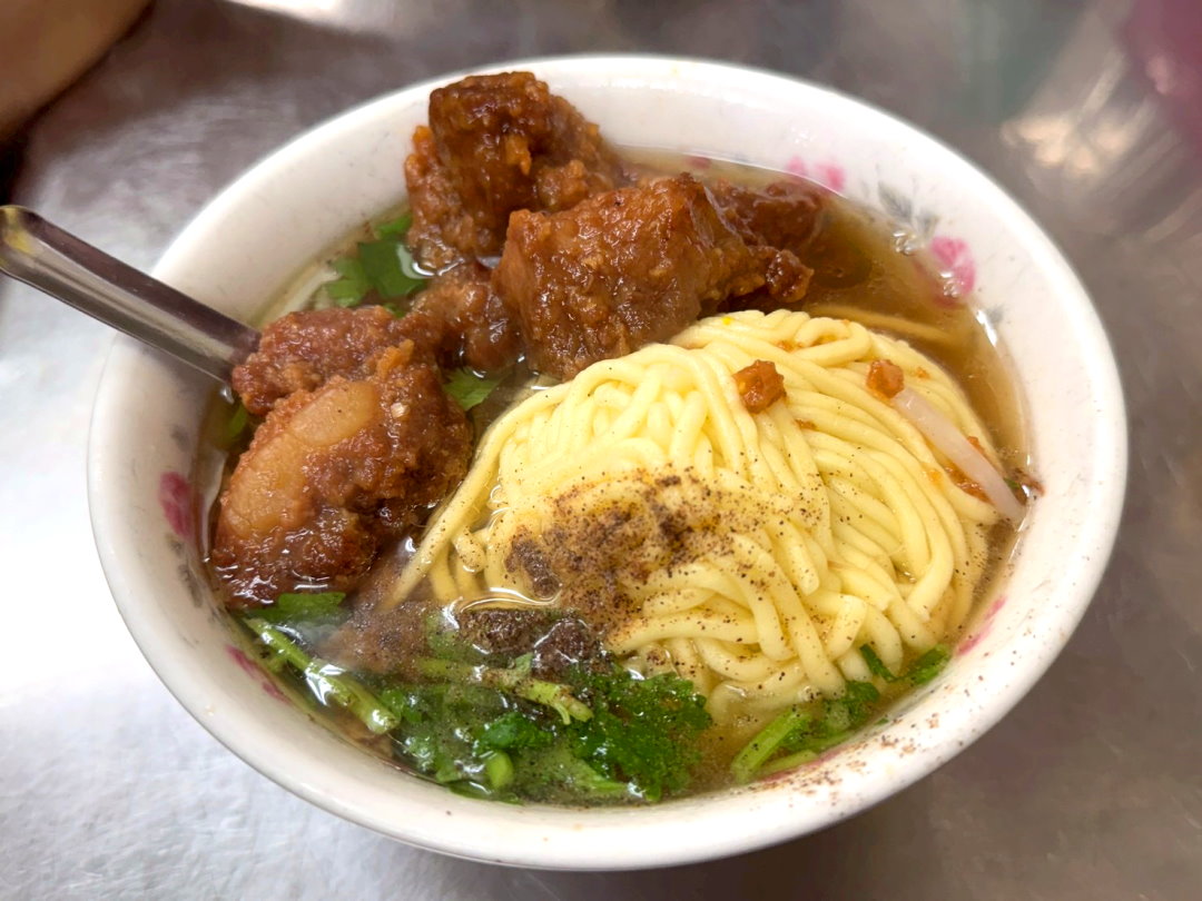 廟東清水排骨麵|豐原廟東夜市美食推薦,超人氣排骨酥麵軟嫩入味必吃! @猴屁的異想世界 廟東清水排骨麵|豐原廟東夜市美食推薦,超人氣排骨酥麵軟嫩入味必吃! @猴屁的異想世界