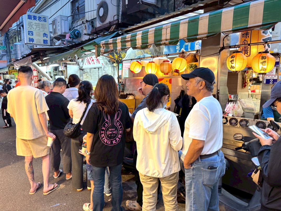 廟東清水排骨麵|豐原廟東夜市美食推薦,超人氣排骨酥麵軟嫩入味必吃! @猴屁的異想世界 廟東清水排骨麵|豐原廟東夜市美食推薦,超人氣排骨酥麵軟嫩入味必吃! @猴屁的異想世界