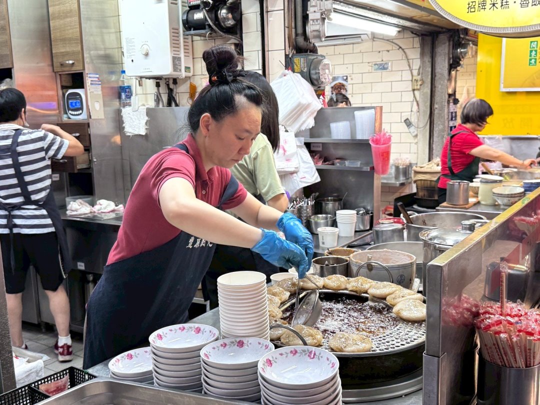 正老牌豐原肉丸｜豐原廟東夜市必吃美食，炸肉丸老店，吃完還可以加湯喝到飽
