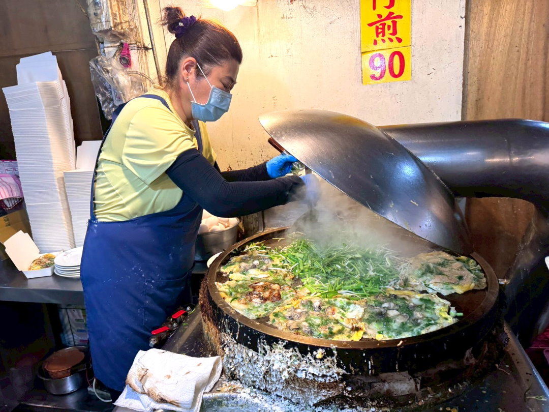 豐原廟東夜市美食推薦|正兆蚵仔煎蝦仁煎超香酥,獨門花生辣醬超特別,營業到半夜1點 @猴屁的異想世界 豐原廟東夜市美食推薦|正兆蚵仔煎蝦仁煎超香酥,獨門花生辣醬超特別,營業到半夜1點 @猴屁的異想世界