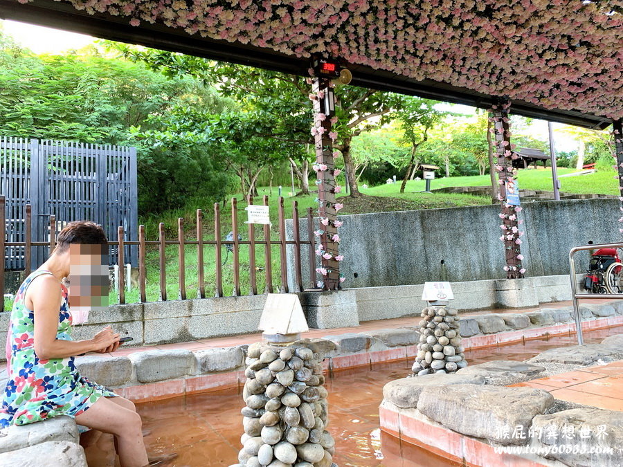 四重溪溫泉公園｜屏東免費泡腳景點，還有日式神社跟公仔可愛又好拍，溫泉季還會有燈海 @猴屁的異想世界