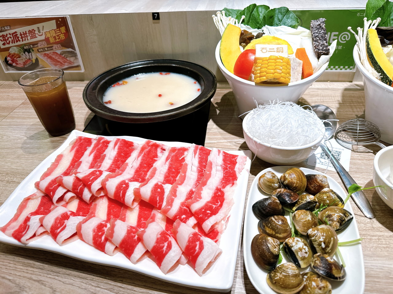 【台中火鍋】石二鍋台中青海家樂福店|王品平價火鍋248元起,新湯底必吃高CP值推薦 @猴屁的異想世界 【台中火鍋】石二鍋台中青海家樂福店|王品平價火鍋248元起,新湯底必吃高CP值推薦 @猴屁的異想世界