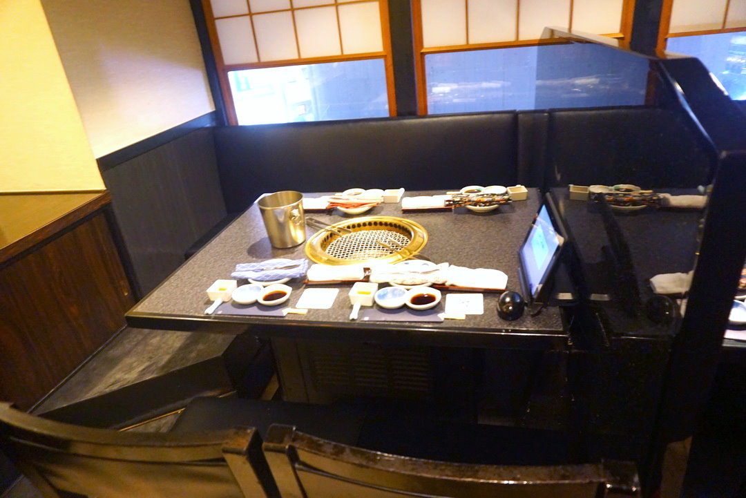 燒肉亭六歌仙｜東京新宿和牛燒肉吃到飽，帝王蟹豪華套餐超浮誇，東京自由行必吃美食 @猴屁的異想世界