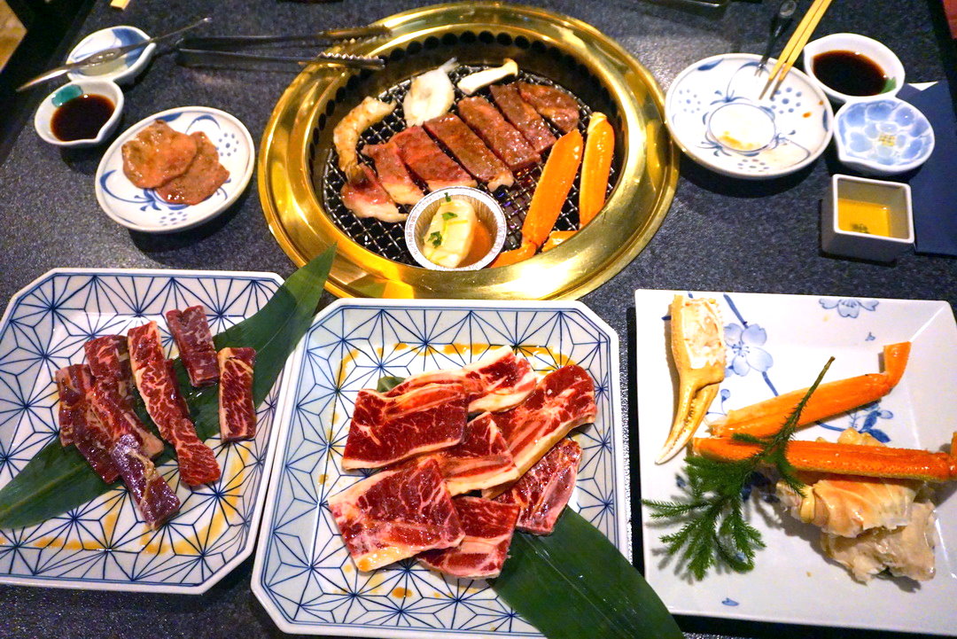 燒肉亭六歌仙｜東京新宿和牛燒肉吃到飽，帝王蟹豪華套餐超浮誇，東京自由行必吃美食 @猴屁的異想世界