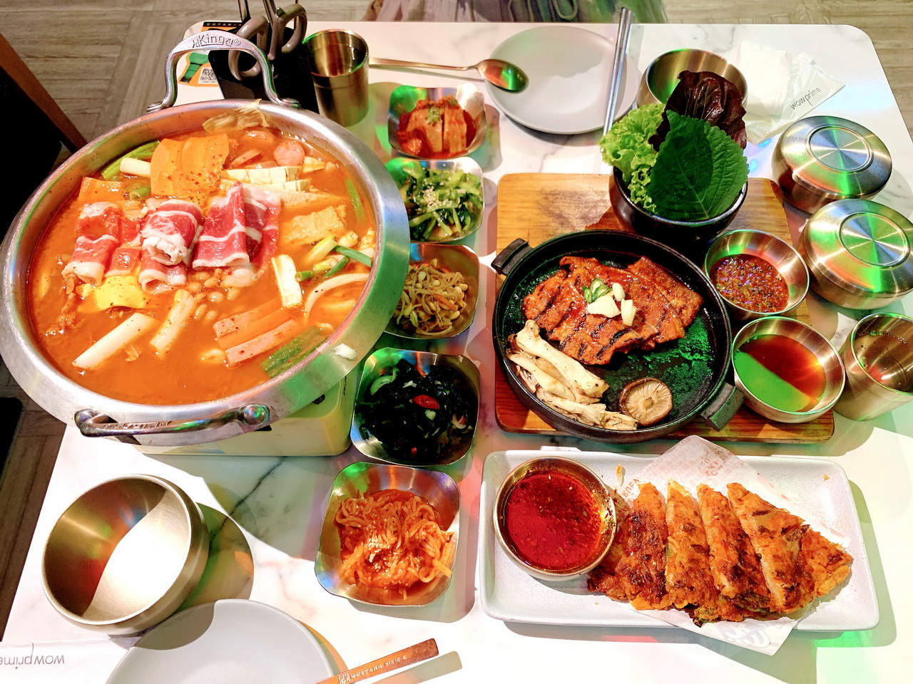 初瓦韓式料理｜王品旗下新品牌韓式料理，跟韓國主廚聯手打造，雙人套餐超豐盛，台北捷運西門店
