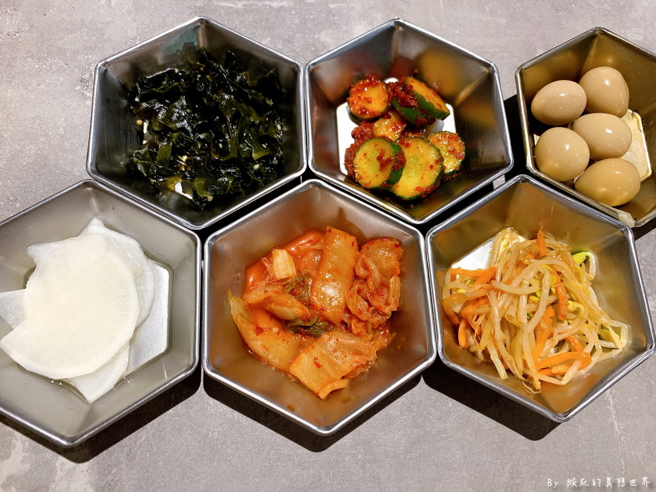 台中超人氣韓式料理6種小菜吃到飽，平價好吃CP值高，炸雞、炸醬麵、炒碼麵、泡菜鍋都很讚掰哩｜掰哩韓食料理 @猴屁的異想世界