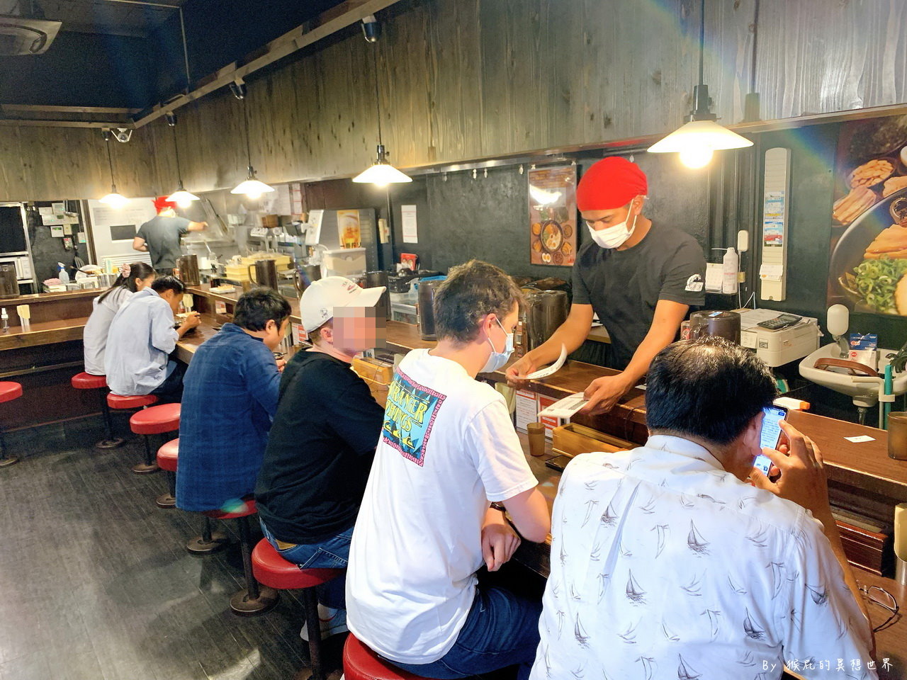 康龍拉麵｜沖繩國際通拉麵推薦，在地人都吃這間，客製化的拉麵配料自己選，營業到半夜2點 @猴屁的異想世界