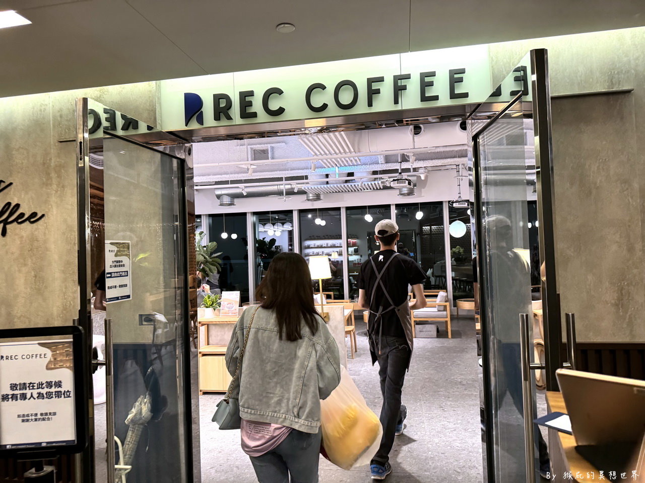 26樓高空夜景咖啡廳，在市區也能看百萬夜景，日本福岡冠軍咖啡館就在台中｜REC COFFEE Taiwan旗艦店 @猴屁的異想世界