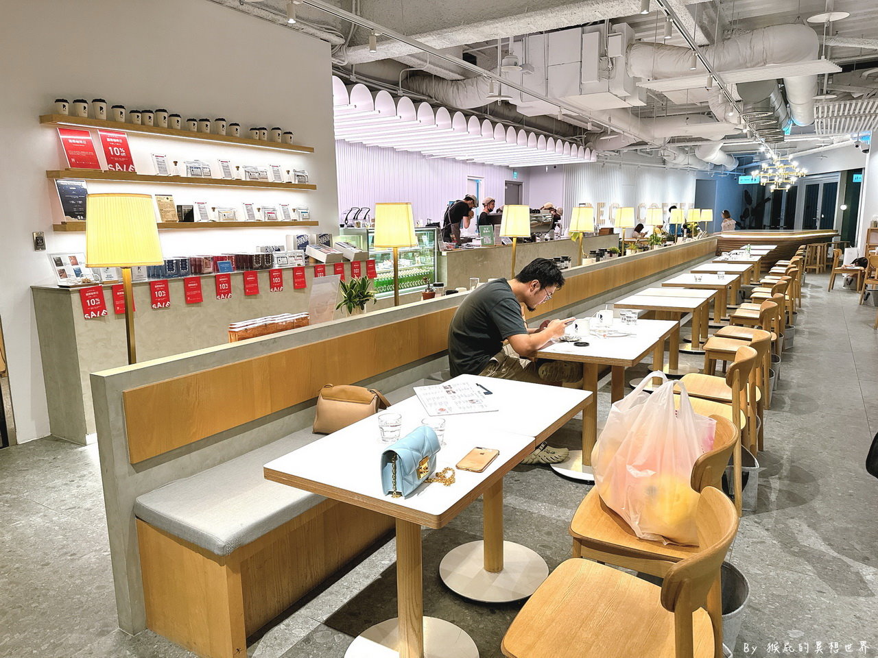 26樓高空夜景咖啡廳，在市區也能看百萬夜景，日本福岡冠軍咖啡館就在台中｜REC COFFEE Taiwan旗艦店 @猴屁的異想世界