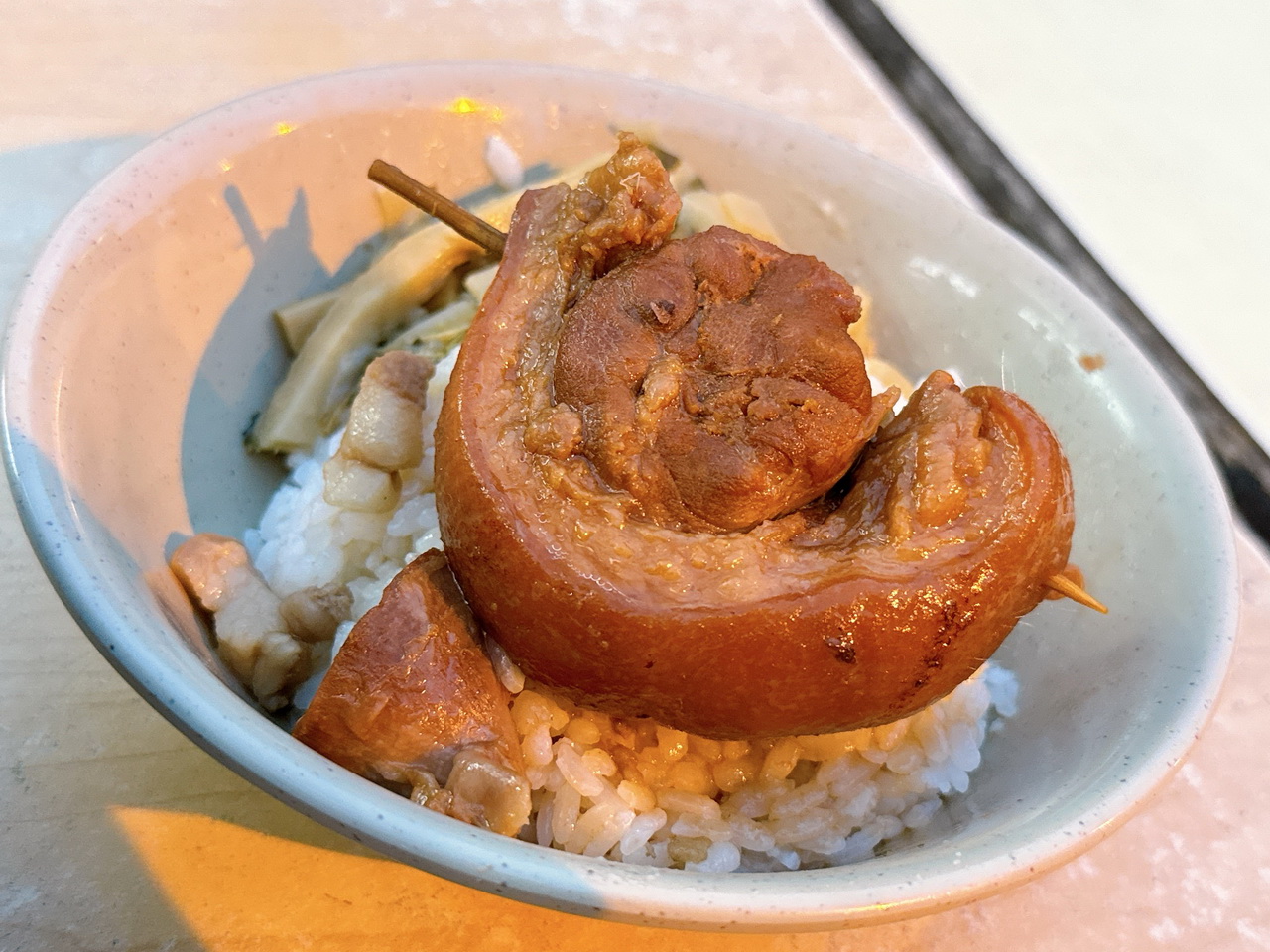 鹿港老街美食推薦|市場口賴家扁食麵,爌肉飯超下飯,扁食湯大碗只要35元 @猴屁的異想世界 鹿港老街美食推薦|市場口賴家扁食麵,爌肉飯超下飯,扁食湯大碗只要35元 @猴屁的異想世界
